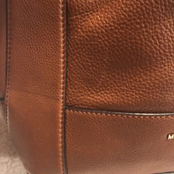 Michael Kors Tan Pebble Leather Shoulder Bag - Picture 4 of 9